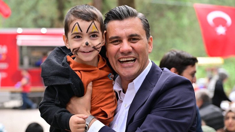 Ferdi Zeyrek son yolculuğuna uğurlanıyor... - Resim : 1