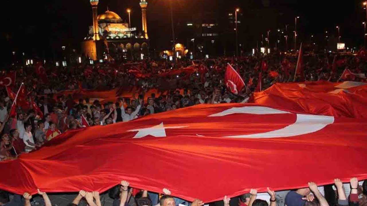 Yarın tatil mi? 14- 15 Temmuz resmi tatil mi? - Resim: 1