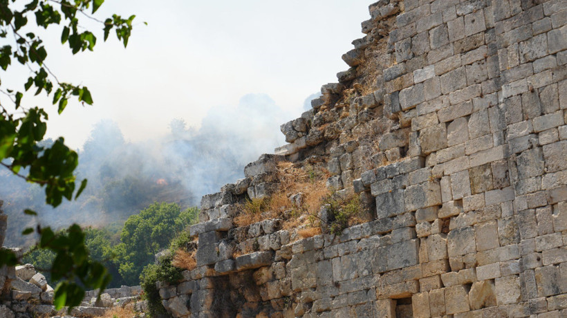 Antalya'da yangın: Alevler Perge Antik Kenti'ne sıçramadan söndürüldü - Resim : 4