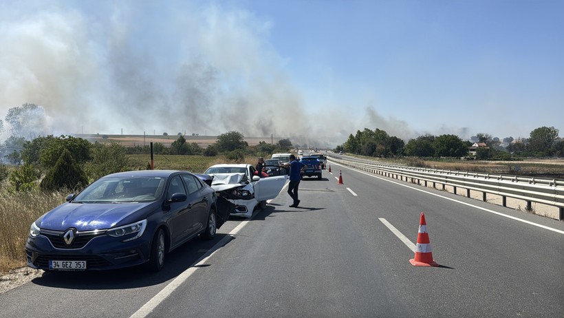 Edirne’de anız yangını: Yol kapandı, zincirleme kaza meydana geldi - Resim : 3