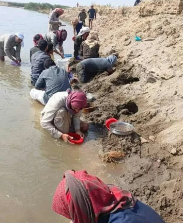 Piriti ‘altın’ sanıp zenginlik hayaliyle Fırat kıyısına koştular! - Resim : 1