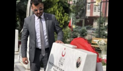 Bu millet Vatan için can verenide unutmaz, çıkarı için ihanet edeni de!