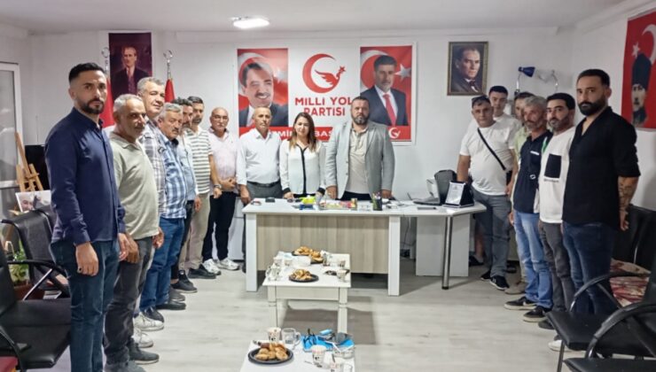 Milli Yol Partisi İzmir Teşkilatında Divan Toplantısı ve Rozet Töreni Yapıldı.