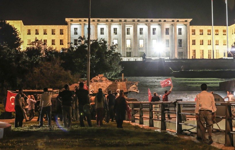 15 Temmuz'un üzerinden 9 yıl geçti! 21 saatte bastırıldı, 253 şehit verildi: Peki o gece neler yaşandı? - Resim : 6