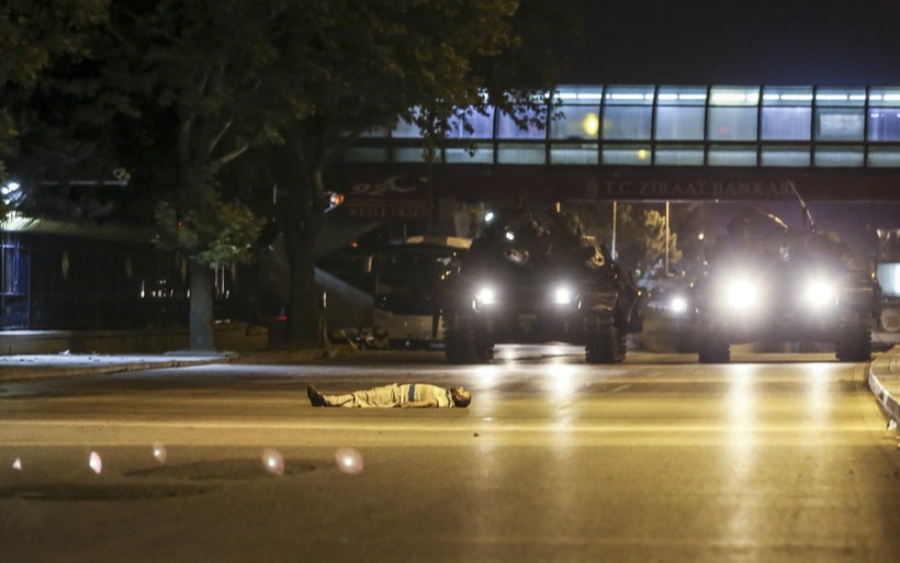 15 Temmuz'un üzerinden 9 yıl geçti! 21 saatte bastırıldı, 253 şehit verildi: Peki o gece neler yaşandı? - Resim : 7