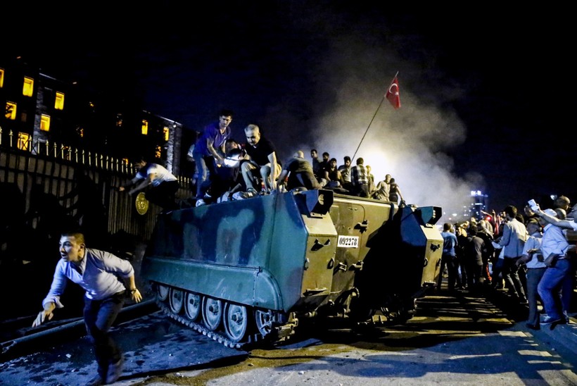 15 Temmuz'un üzerinden 9 yıl geçti! 21 saatte bastırıldı, 253 şehit verildi: Peki o gece neler yaşandı? - Resim : 5