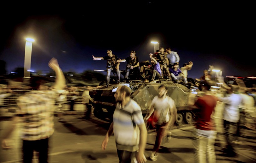 15 Temmuz'un üzerinden 9 yıl geçti! 21 saatte bastırıldı, 253 şehit verildi: Peki o gece neler yaşandı? - Resim : 3