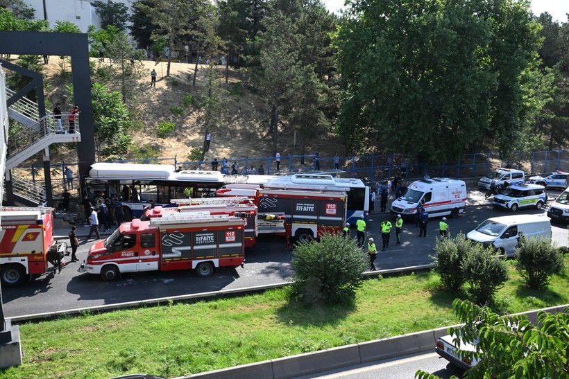 Ankara'da belediye otobüsü zincirleme kazaya karıştı! 20 kişi yaralandı - Resim : 2