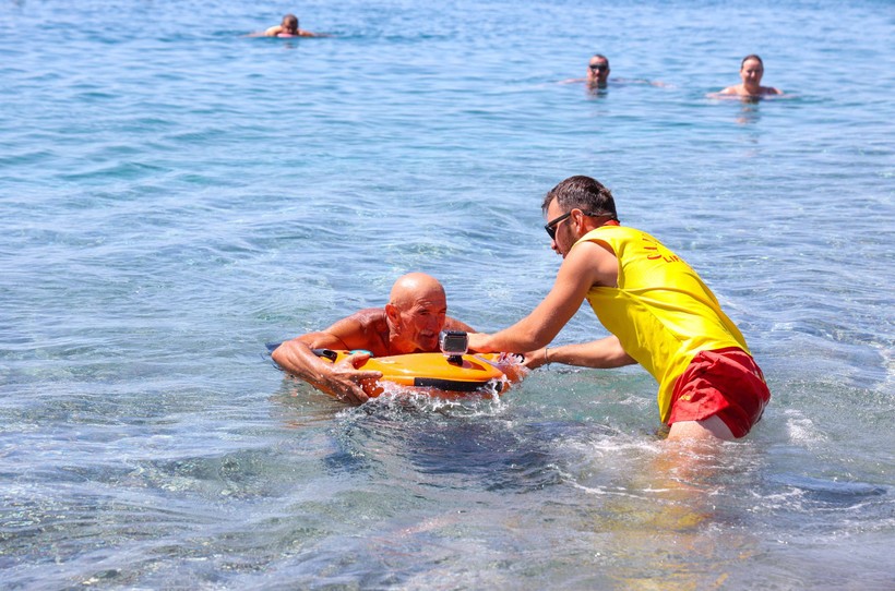 Antalya plajlarında robot cankurtaran görev başında - Resim : 2