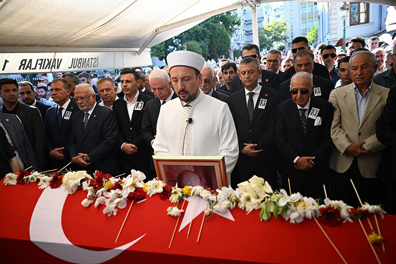 Altan Öymen son yolculuğuna uğurlandı - Resim : 1