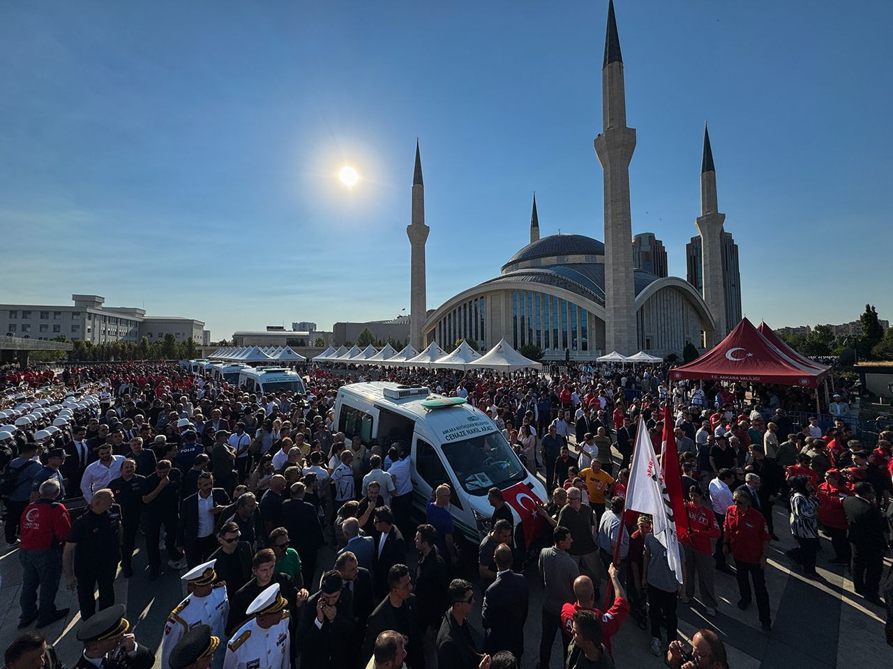 Eskişehir'de hayatını kaybeden 5 AKUT görevlisi gözyaşlarıyla son yolculuklarına uğurlandı - Resim: 1