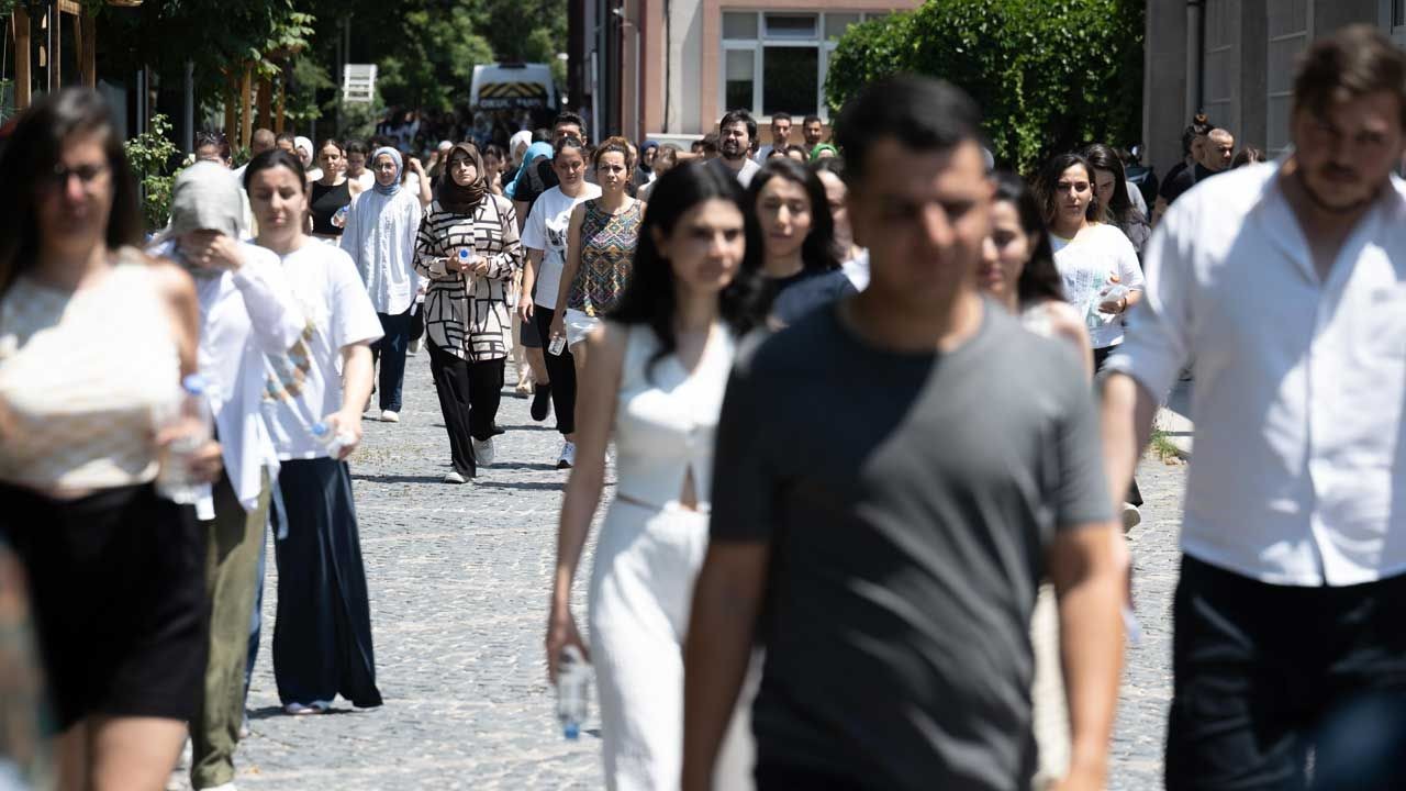 2025 ÖABT ve AGS soruları erişime açıldı mı? AGS ile ÖABT soruları ve cevapları saat kaçta açıklanacak? - Resim: 1
