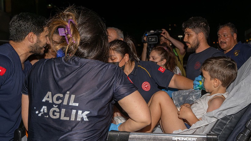 Başkentte 26 katlı binada çıkan yangında 1'i bebek 3 kişi öldü - Resim : 1