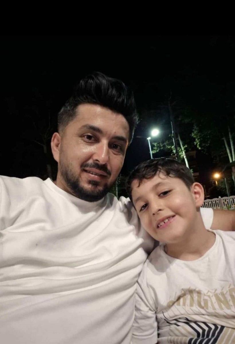 Güvenlik kamerası kaydetti: Kontrolden çıkan araç lunaparktan dönen Baba-Oğul'u hayattan koparttı - Resim : 1