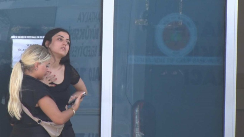 Güvenlik kamerası kaydetti: Kontrolden çıkan araç lunaparktan dönen Baba-Oğul'u hayattan koparttı - Resim : 2