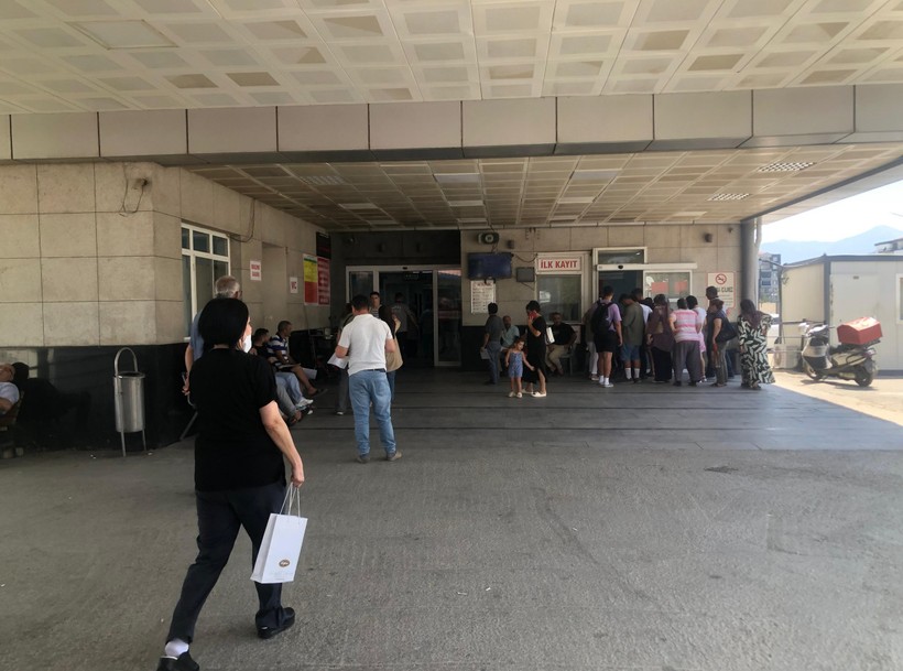 İzmir’de fabrikada gıda zehirlenmesi şüphesi! 68 işçi hastaneye kaldırıldı - Resim : 1