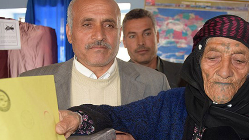 Türkiye'nin en yaşlı kadını 131 yaşında hayatını kaybetti - Resim : 1