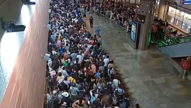 Havalimanında kaos: Kilometrelerce kuyruk oldu, uçuşlar kaçtı