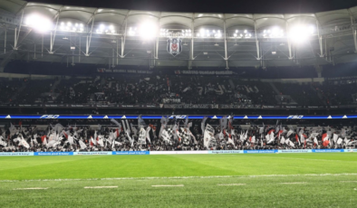 Sezonun ilk resmi maçında protesto