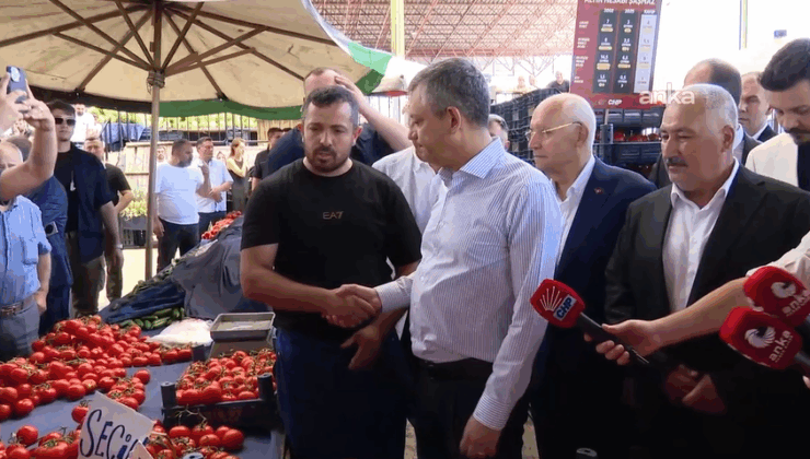 Özgür Özel ile konuşan pazar esnafı: 'Akşam üstü gelin burada ağlama sesi duyarsınız'