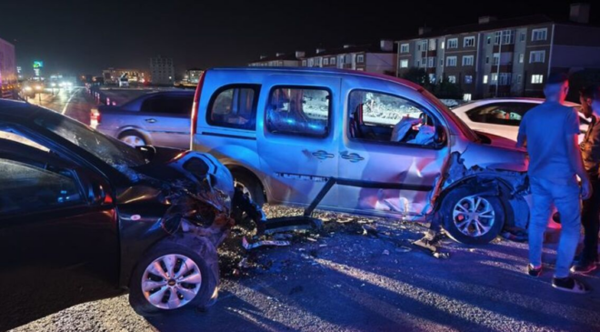 Bitlis'te trafik kazası: 7'si çocuk 13 yaralı