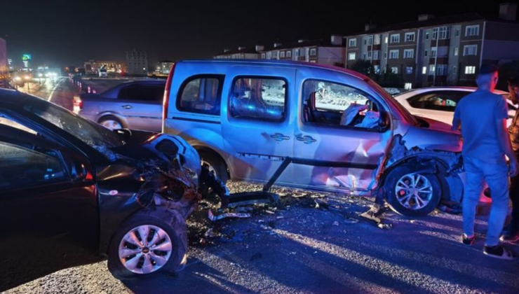 Bitlis'te trafik kazası: 7'si çocuk 13 yaralı