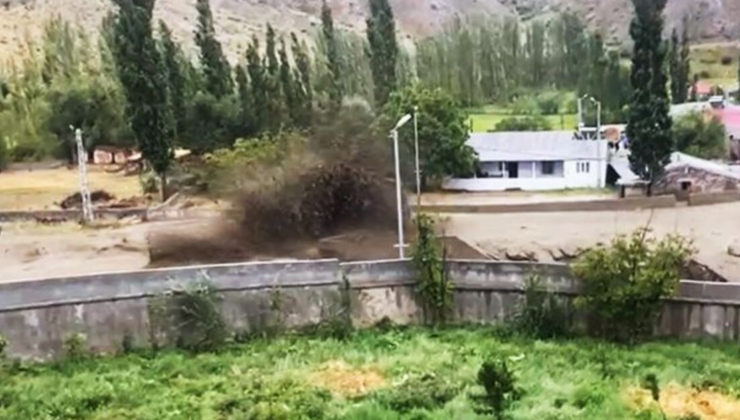 Kars'ta köyleri sel ve heyelan vurdu
