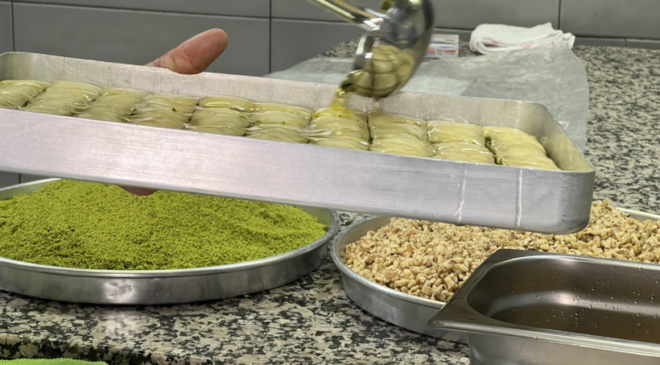 Hem ferahlatıyor hem hafif! Yazın gözde tatlısı soğuk baklava oldu