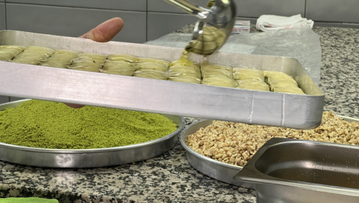 Hem ferahlatıyor hem hafif! Yazın gözde tatlısı soğuk baklava oldu