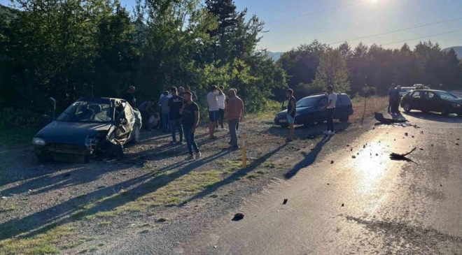 Kastamonu’da iki otomobil çarpıştı: 4 kişi yaralandı