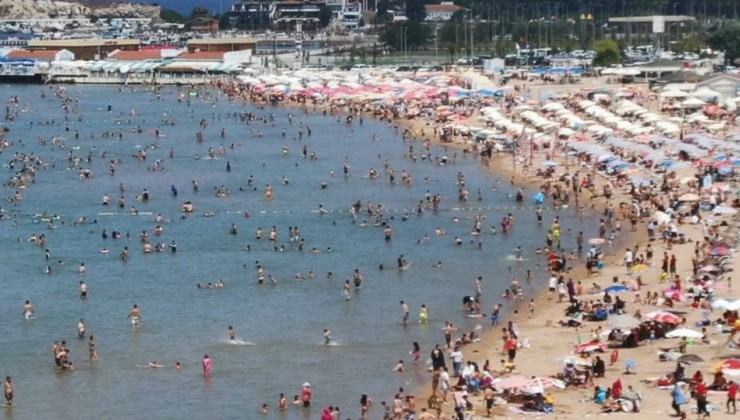 Şile'de aşırı dalga nedeniyle denize girmek yasaklandı