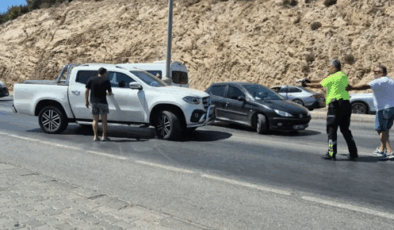 Şarkıcı Dilan Çıtak polisin üzerine araba sürdü: Gözaltına alındı (Video)