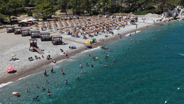Antalya rekor tazeledi: Bir günde 104 bin 359 ziyaretçi