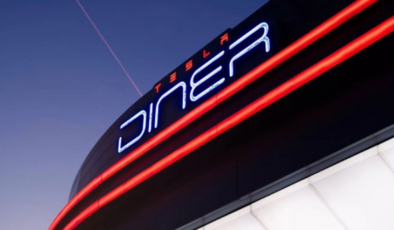 Tesla'nın ilk restoranı Hollywood’da hizmete açıldı