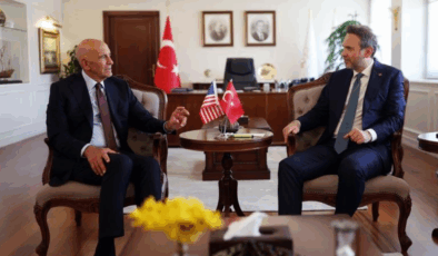 ABD'nin Ankara Büyükelçisi Tom Barrack, Enerji Bakanı Alparslan Bayraktar ile görüştü