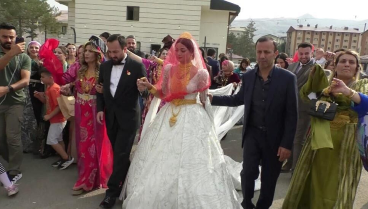 Hakkari'de AKP'li isme 2 gün 2 gece aşiret düğünü! Gelin takıları taşımakta zorlandı