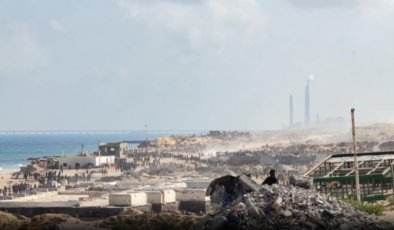 Katil İsrail, Gazzede insani yardımları korumakla görevli 6 Filistinliyi öldürdü