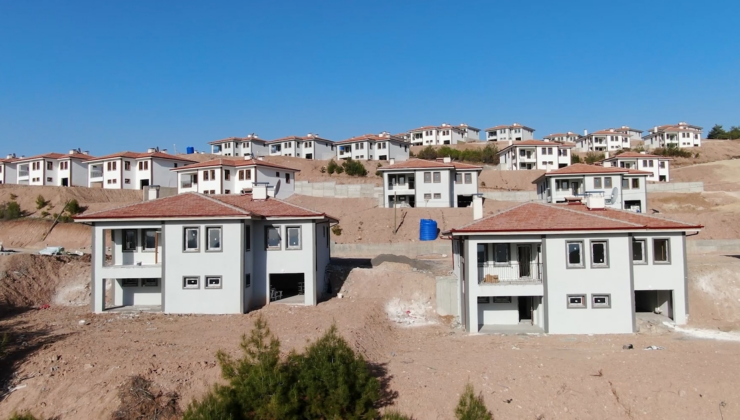 İki katlı köy evleri tamamlandı