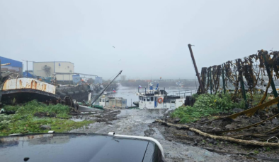 8,8'lik depremin ardından SeveroKurilsk kentinin bir kısmı sular altında kaldı