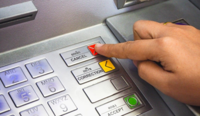 ATM’deki kırmızı tuşun sırrı ortaya çıktı: Meğer asıl görevi çok başkaymış