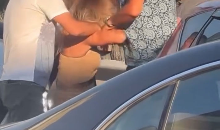 Kadın sürücüler birbirine girdi!