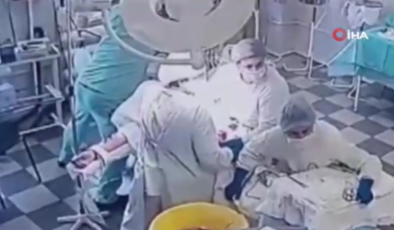 Rusya'da doktorlar 8.8'lik depreme ameliyatta yakalandı