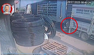 TIR ve kamyonet arasında sıkışan genç işçi hayatını kaybetti