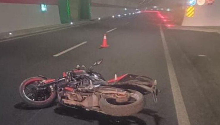 Tünelde motosiklet devrildi: 2 ölü