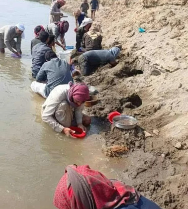 Piriti ‘altın’ sanıp zenginlik hayaliyle Fırat kıyısına koştular!