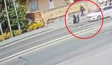 Kazada yaralanan küçük çocuk annesine koştu! O anlar yürek burktu
