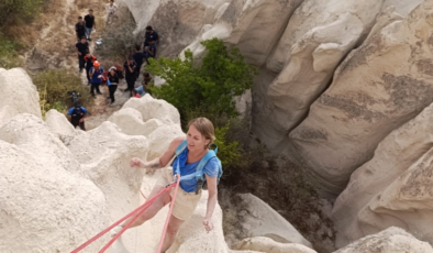 Vadide mahsur kalan turistin imdadına ekipler yetişti