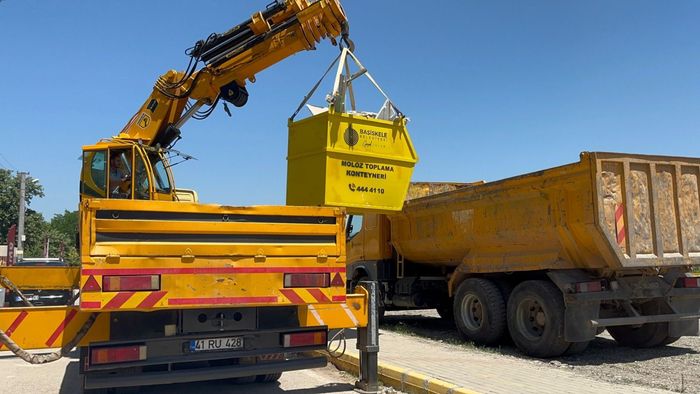 Başiskele'de moloz atıklarına konteyner
