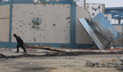 Gazzelilerin açlıktan sokaklarda bayıldığını bildiren UNRWA'dan İşimizi yapmamıza izin verin çağrısı