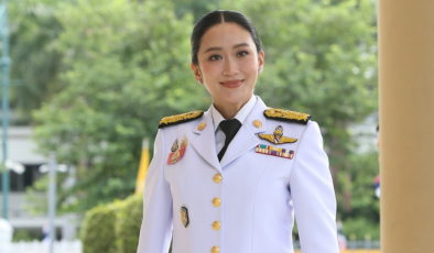 Başbakanlıktan uzaklaştırdılar, kültür bakanı oldu